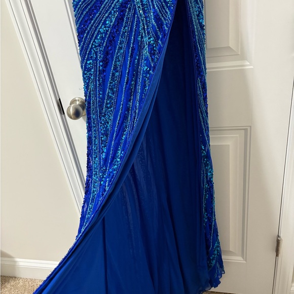 Ashley Lauren prom dress, size 10, slit on side - Picture 3 of 15